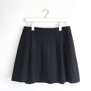 The Limited Black pleated skirt